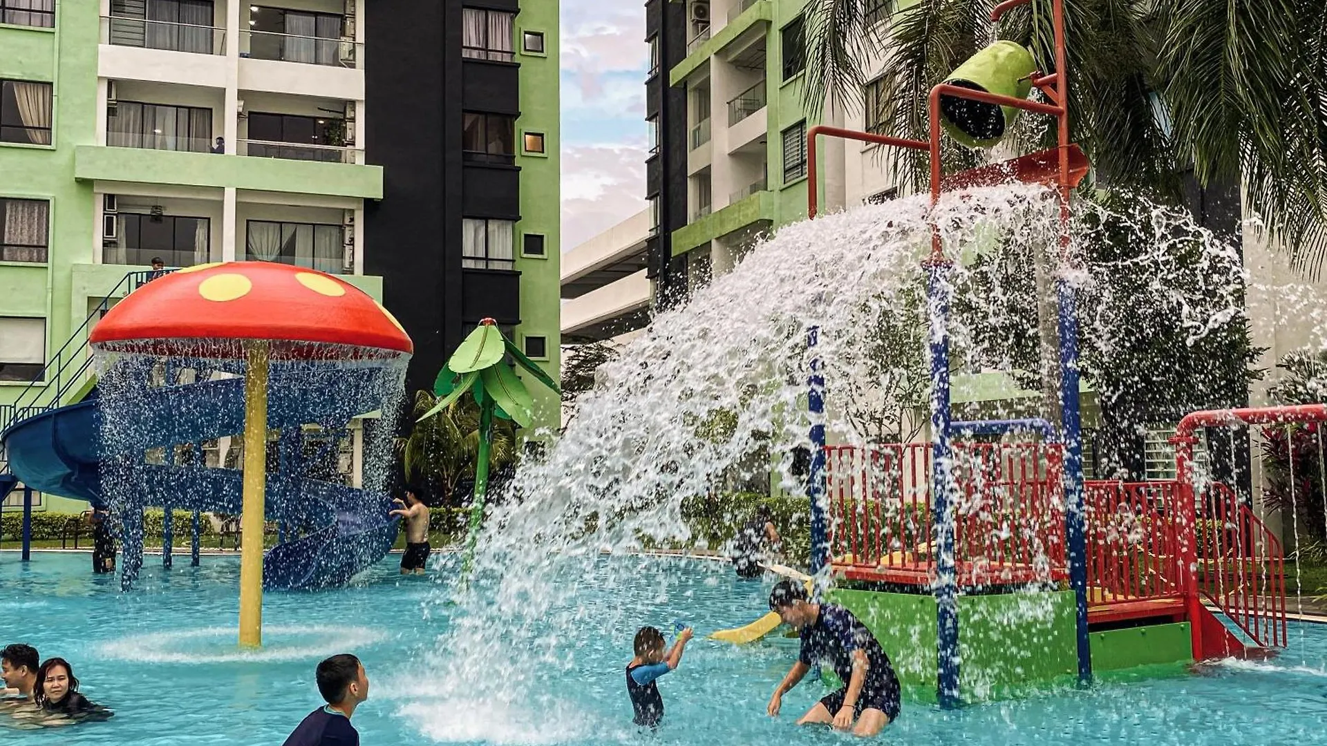 Poolview Waterpark 300Mbps Ipoh Homestay Manhattan Condo 4-7Pax 3Bedroom Station 18 Pengkalan 公寓