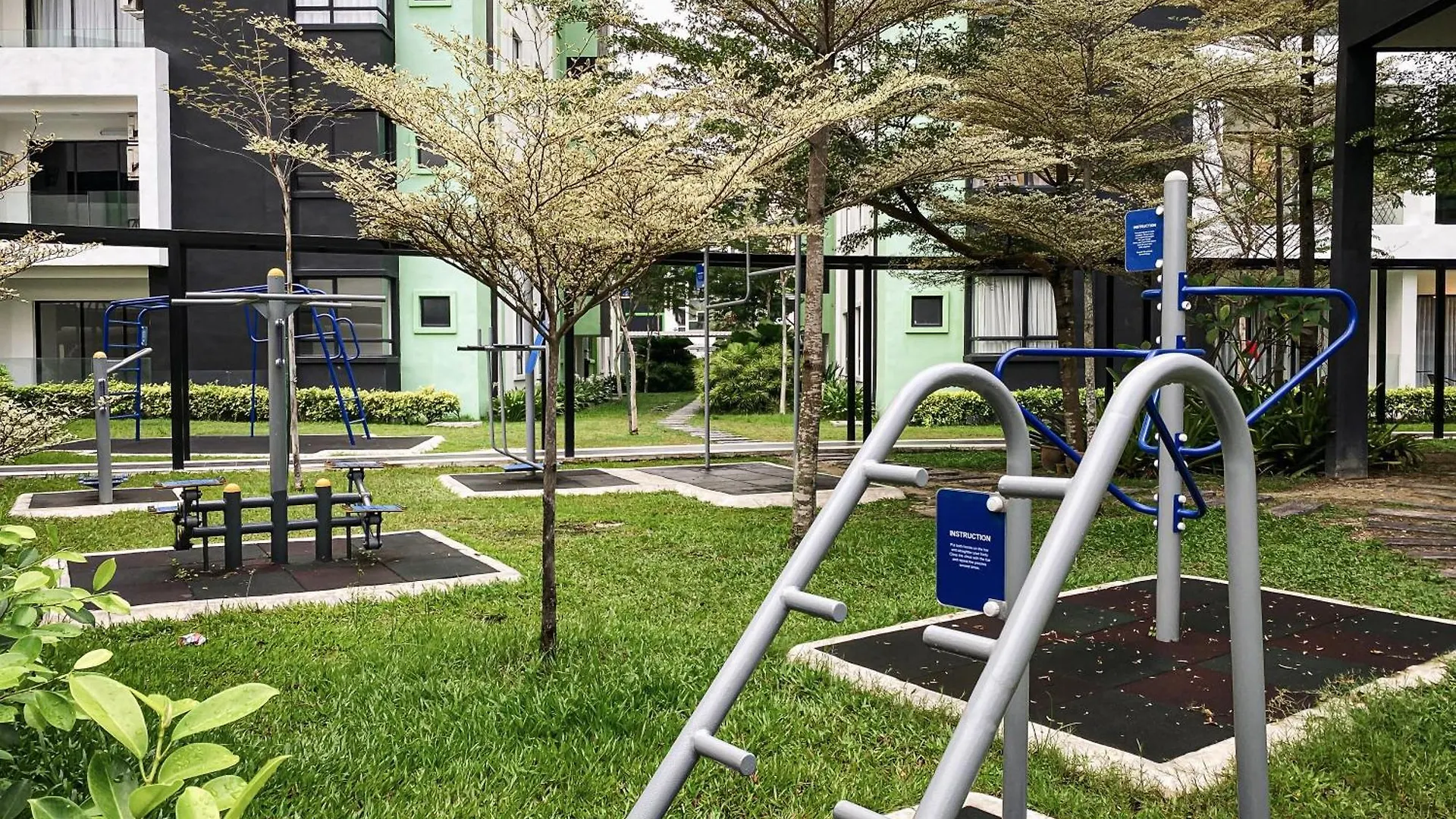 Poolview Waterpark 300Mbps Ipoh Homestay Manhattan Condo 4-7Pax 3Bedroom Station 18 Pengkalan 0*,  马来西亚